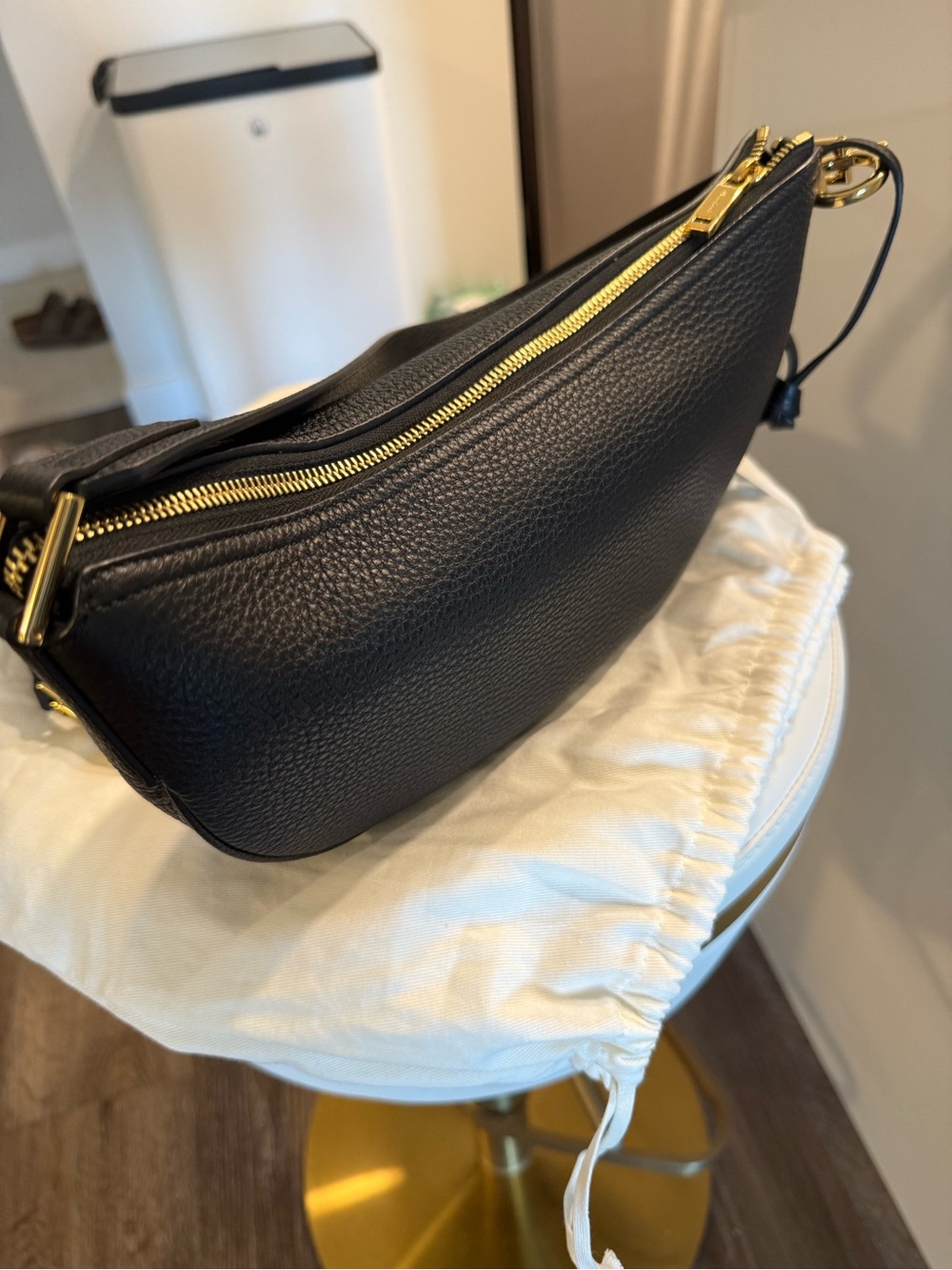 Salvatore Salvatore Ferragamo Black Pebbled Leather Crescent Shoulder Bag - Picture 5 of 9